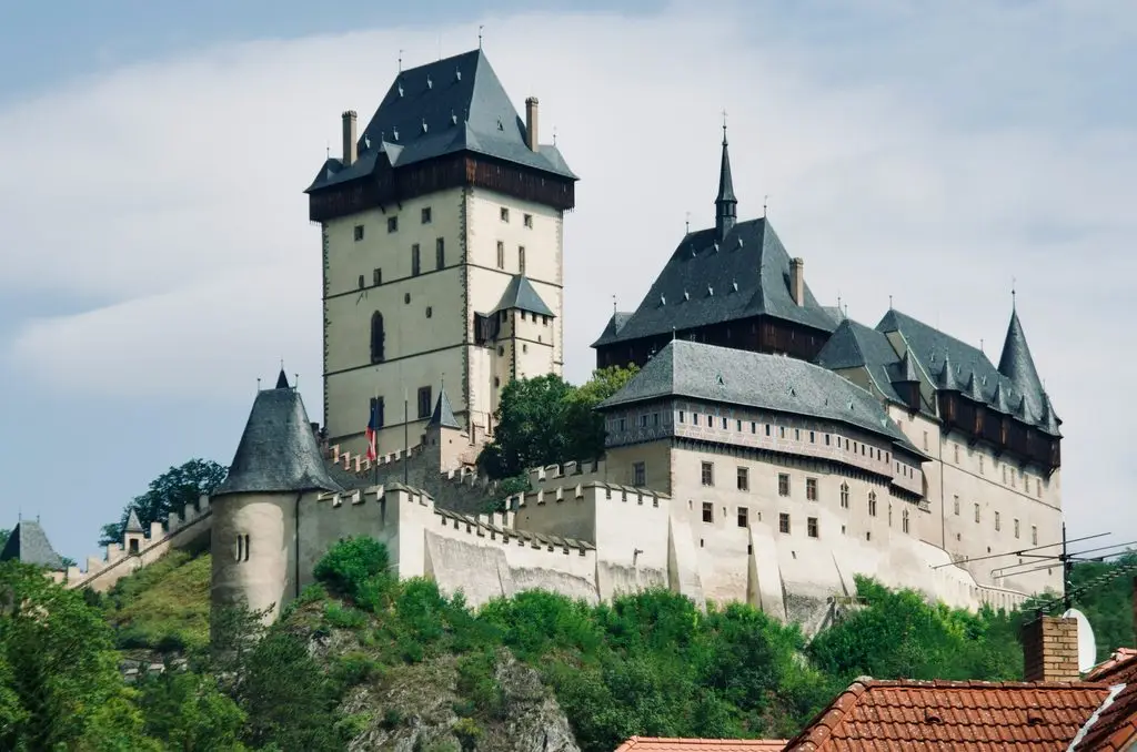 Karlštejn Castle on a hilltop near Prague, with its tall Great Tower and defensive walls, one of the closest day trips from Prague.
