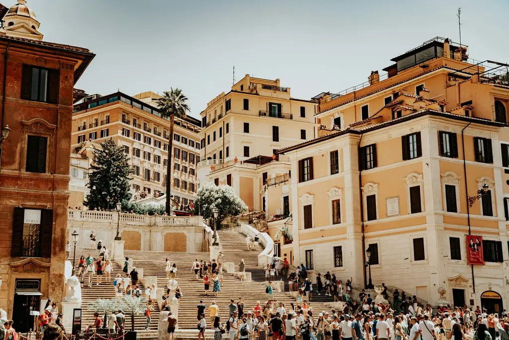 Spring break in Rome: crowds gather on the Spanish Steps on a sunny day.